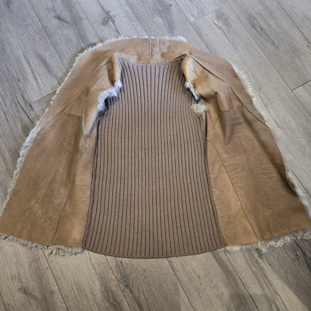 Emu Australia Reversible Knit And  Shearling Vest - Picture 4 of 6